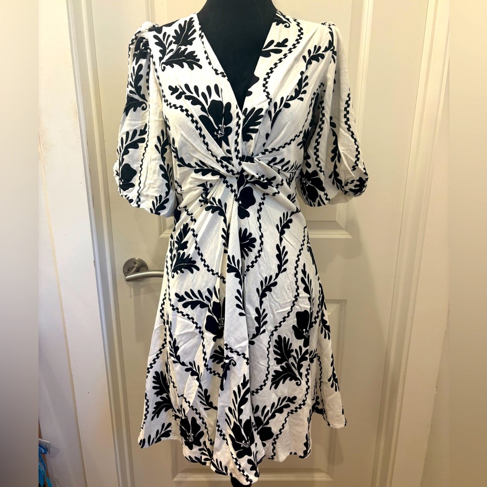NWT White Closet Elements Black & White linen blend skater Dress- S